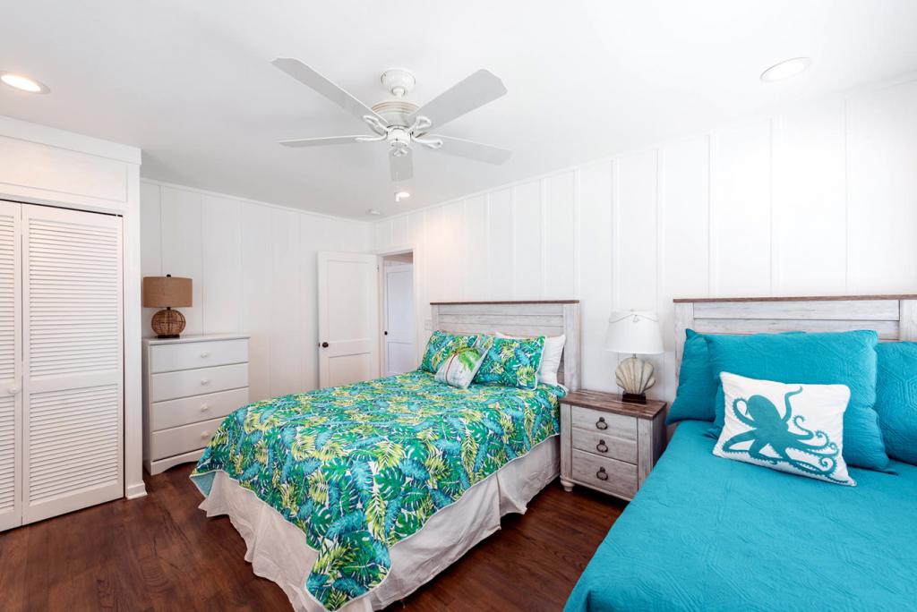 2nd BR Queen &amp; Single with Ocean Views and Porch Access